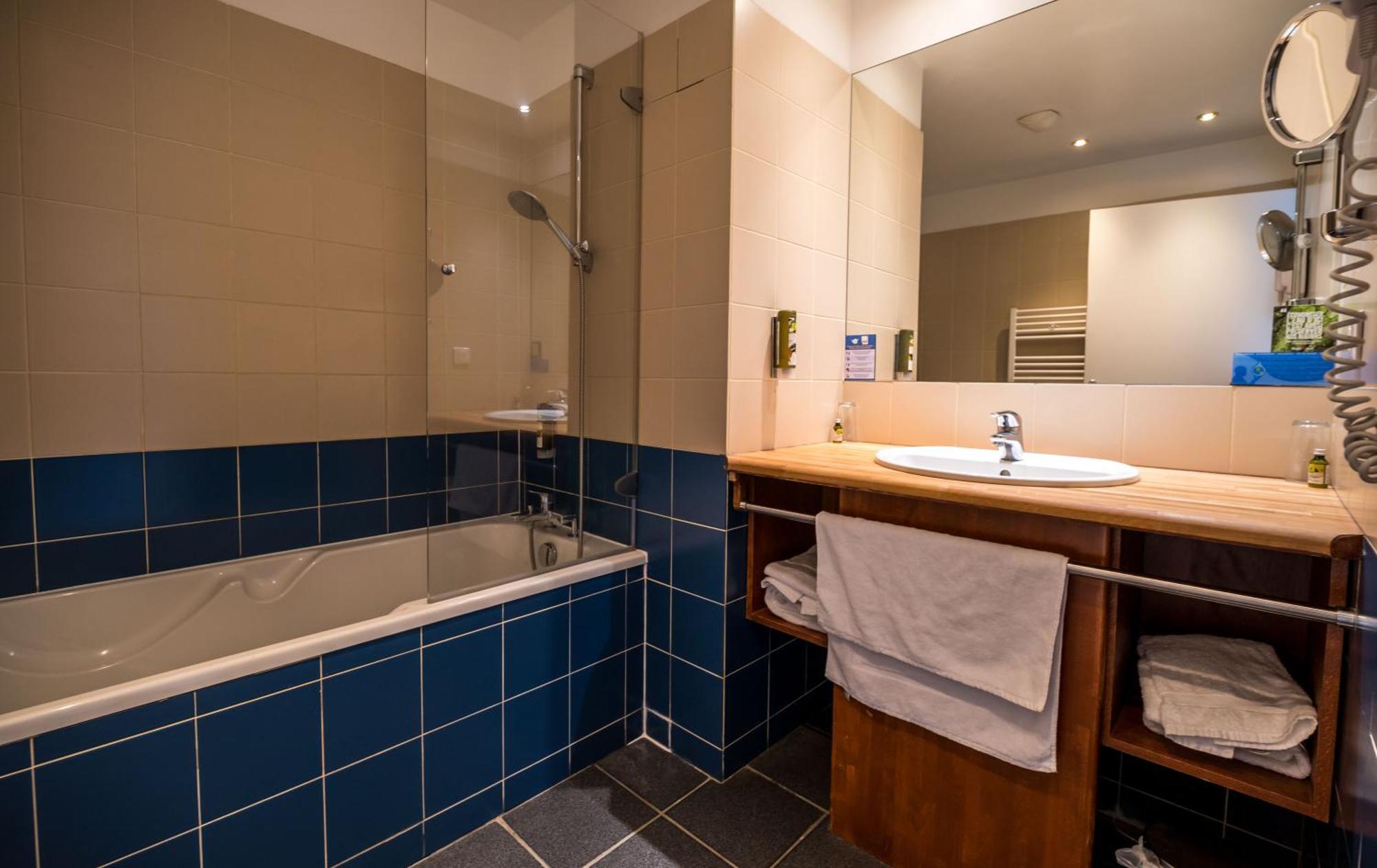 Logis Hotel - La Petite Rade Le Havre Eksteriør billede