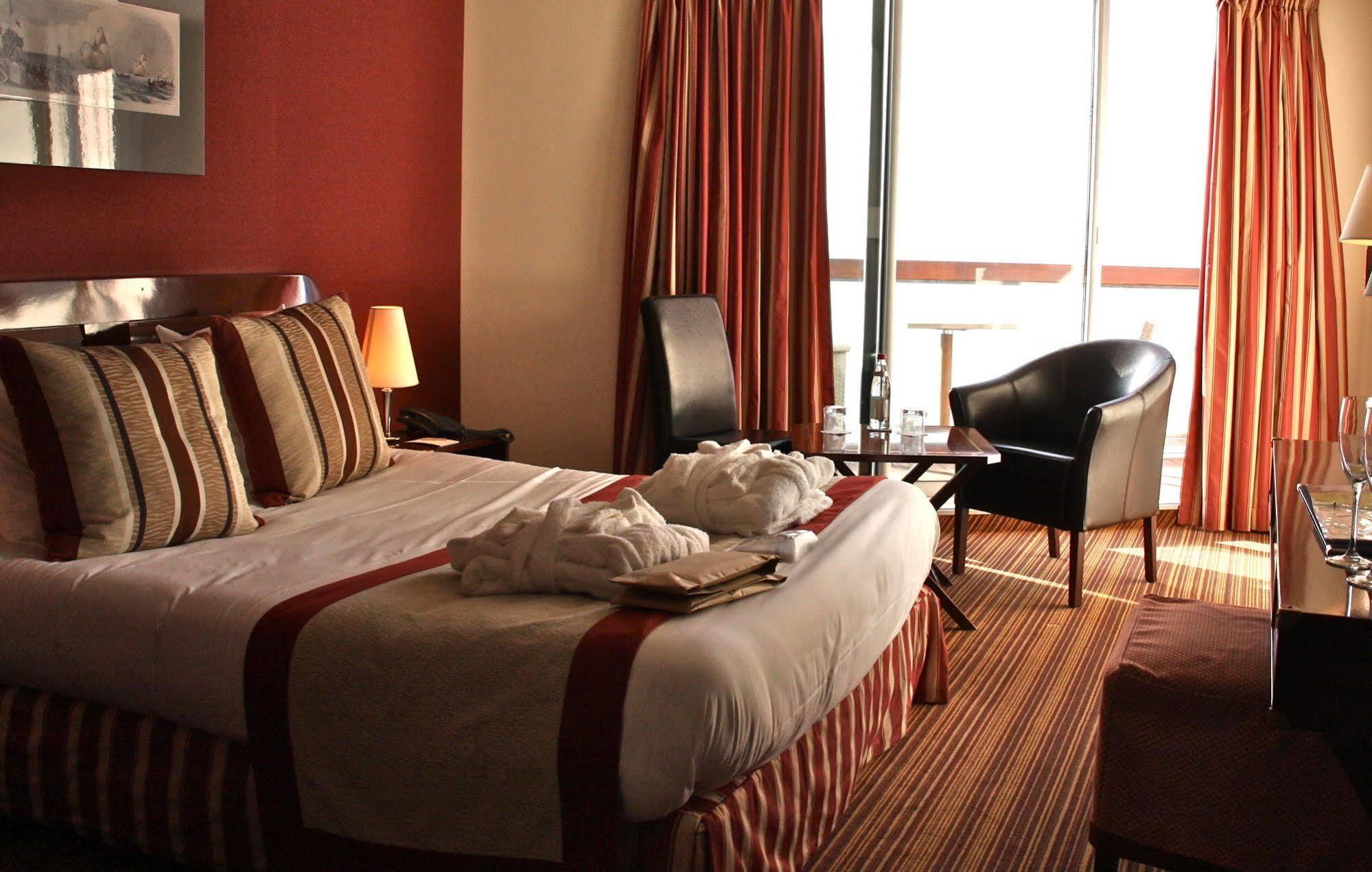 Logis Hotel - La Petite Rade Le Havre Eksteriør billede